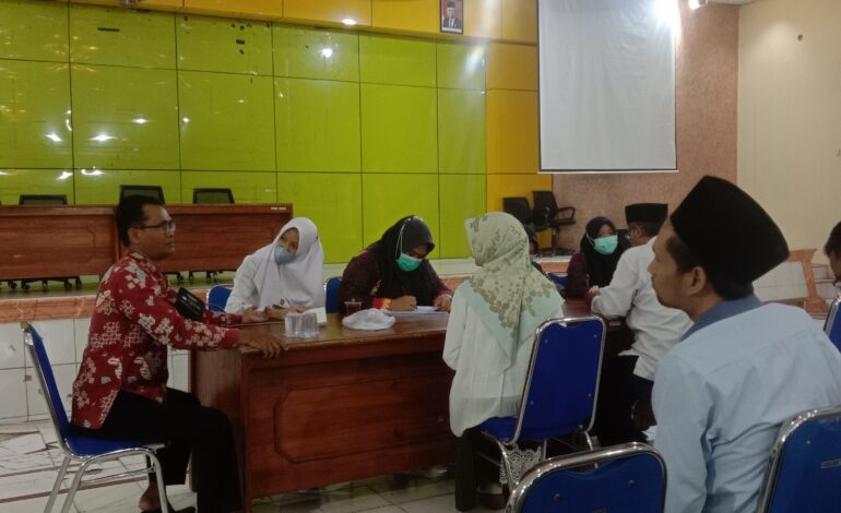 UPTD Puskesmas Iringmulyo Gelar Screening Kesehatan di IAIN Metro: 100 ASN Terperiksa
