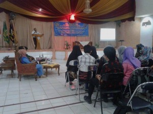 suasana pembukaan seminar Membangun Ekonomi Melalui Perbankan Syariah. terlihat Mat Jalil, Waka III sedang Membuka acara, Selasa (3/11)