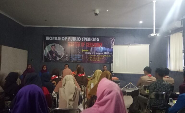 Seminar Workshop Public Speaking, Latih Skill Komunikasi Mahasiswa TBI