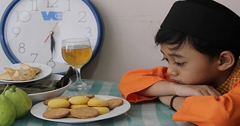 Tips Mengajarkan Anak Berpuasa di Bulan Ramadan